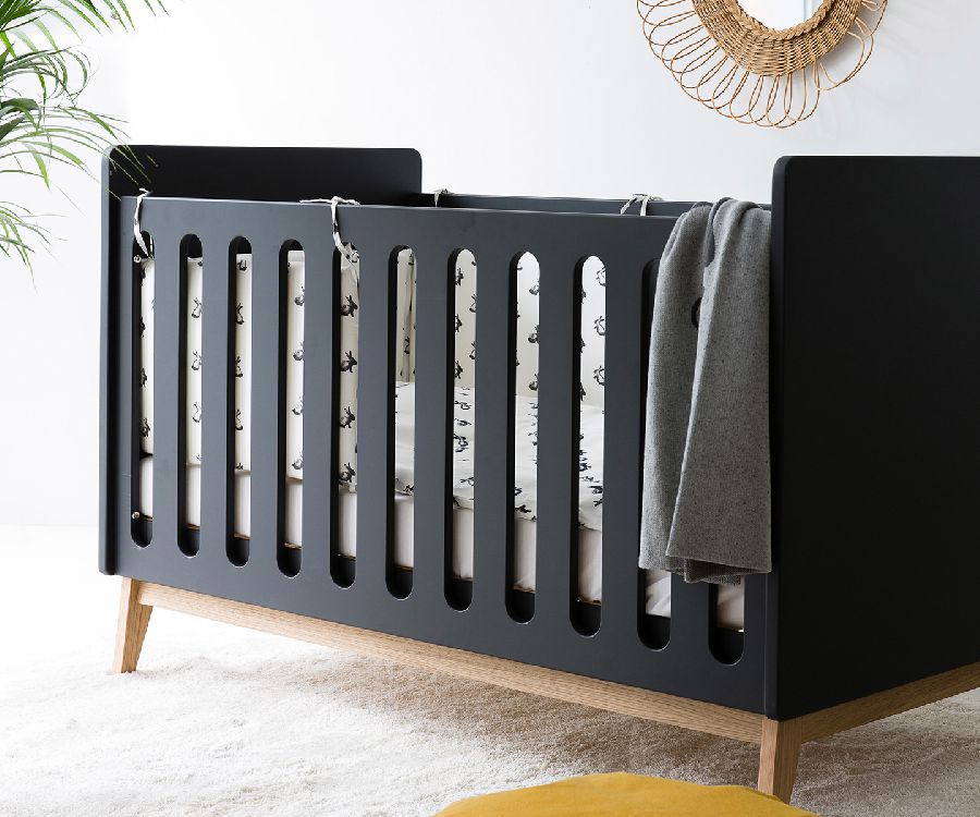 Bed Pericles, Pure Black, Pure Black 60x120 omvb, babybed omvormbaar tot bedbank